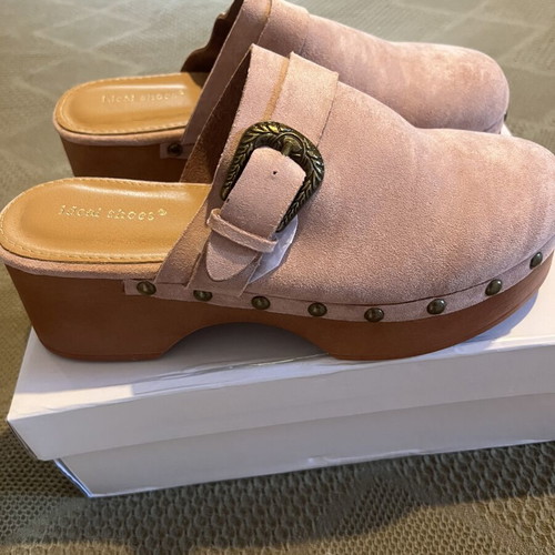 Ideal Shoes women's clogs new, pink nude synthetic suede
