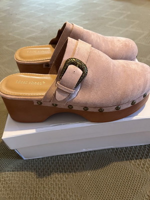 Ideal Shoes women's clogs new, pink nude synthetic suede