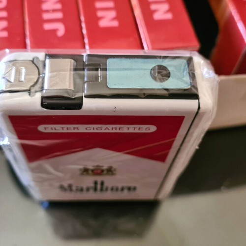 Marlboro tobacco cases with lighter, 6… - € 15,00