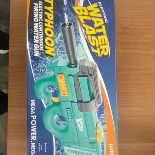 Rechargeable water gun