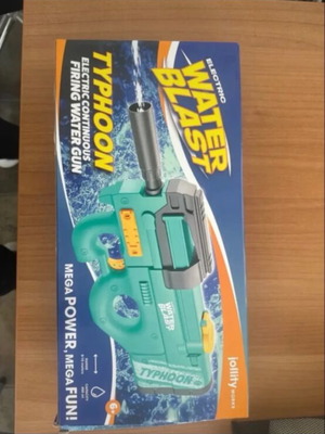 Rechargeable water gun