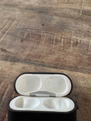 AirPods case like new