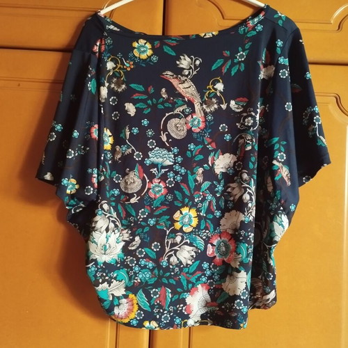 Asymmetric women's crop top like new, blue multicolor, size M