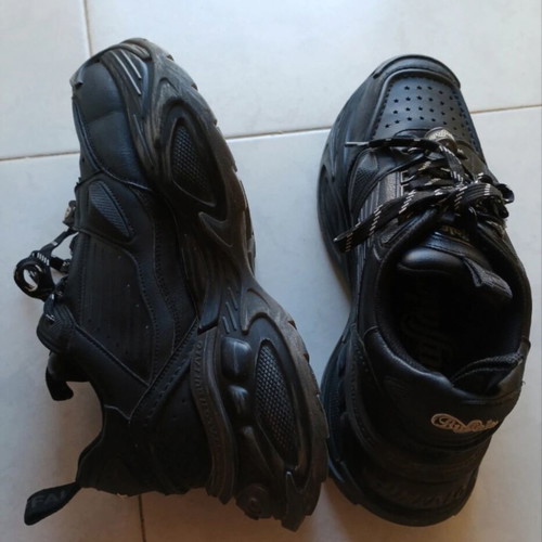 Buffalo black chunky platform sneakers, size 40