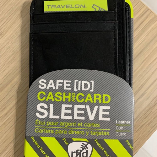 Travelon leather wallet new with RFID protection for cards and cash