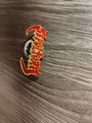 Pin 90s Sepultura like new, collectible