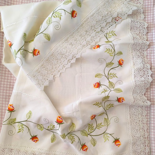 Tablecloth new, 105x105 cm with embroidery and lace