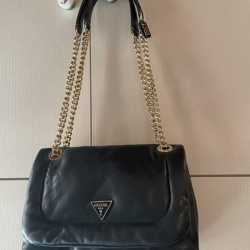 Guess Puffy crossbody bag like new, spacious modern design