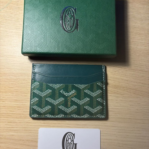Goyard green card holder like brand new