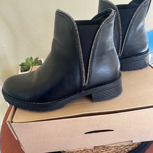 Black boots size 38 like new