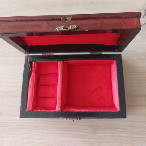 Vintage wooden jewelry box