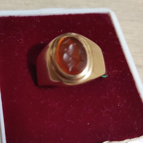 Gold ring 9K with carved cameo stone, like new