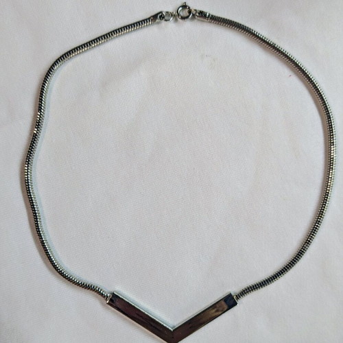 Steel choker necklace in like new condition, silver color