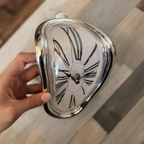 Decorative clock imitating melting clock