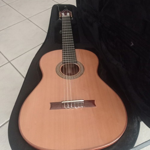 Vasileiadis guitar handmade like new, spruce top, rosewood back and sides