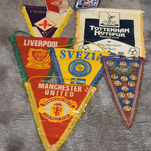 Vintage team pennants used, pack of 8