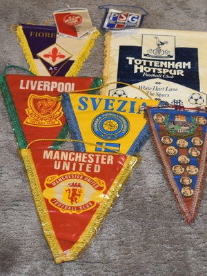 Vintage team pennants used, pack of 8