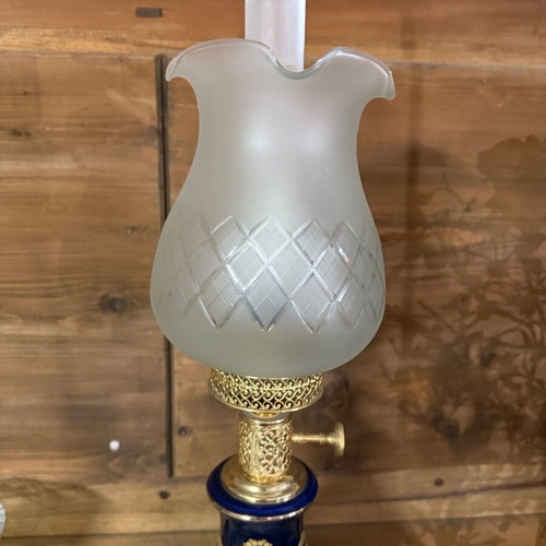 Limoges lamp like new with 70 glass chimney
