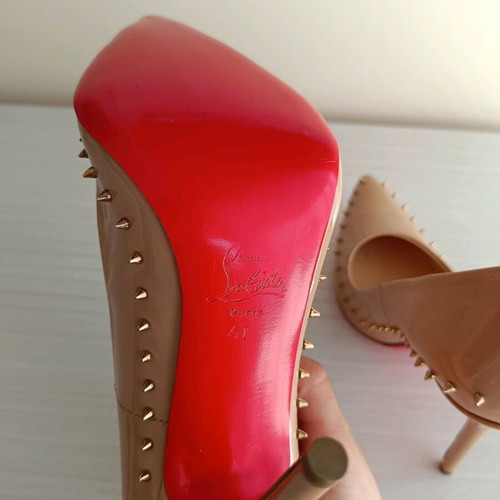 Louboutin pumps new, size 41, beige with studs