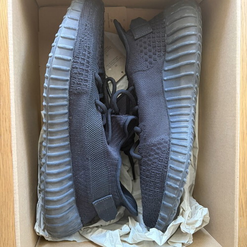 Adidas Yeezy Boost V2 Onyx sneakers like new, size 44, black