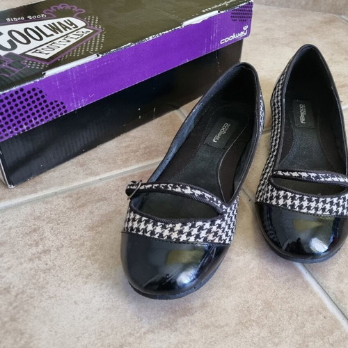 Coolway ballerina shoes size 38, black and white, patent details