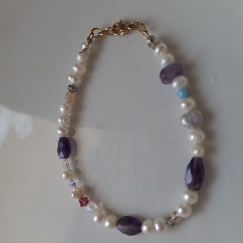 Bracelet with pearls, semi-precious stones and crystals like new