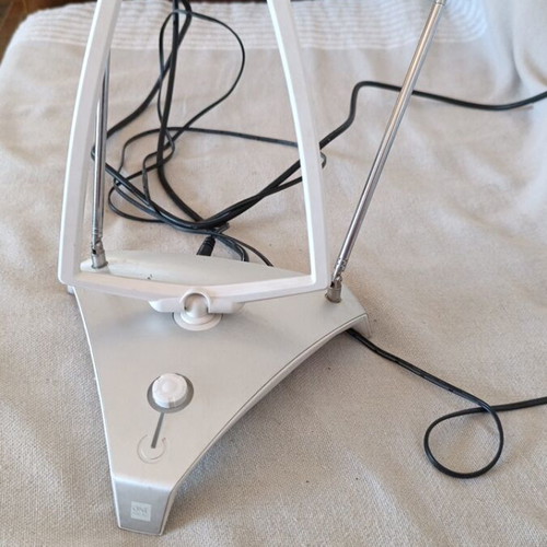 Indoor VHF UHF antenna used with on/off switch and signal gain control
