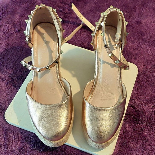 Migato platform sandals size 40-41, metallic pink with spikes