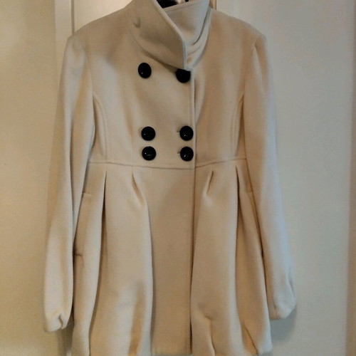 Ecru coat like new, size 40, elegant design
