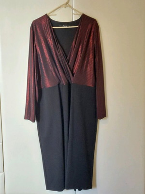 Dinaxl evening dress like new, wrap with burgundy bust and black bottom