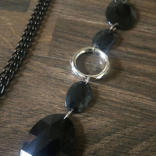 Necklace like new, black and tall