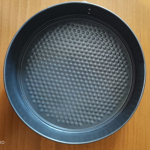 Baking pan with removable bottom used, 24 cm