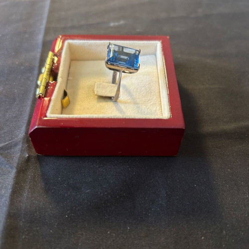 Silver 925 ring with blue stone like new