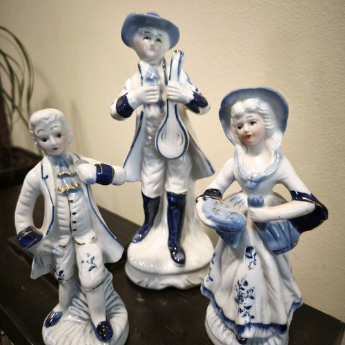 Vintage porcelain figurines like new