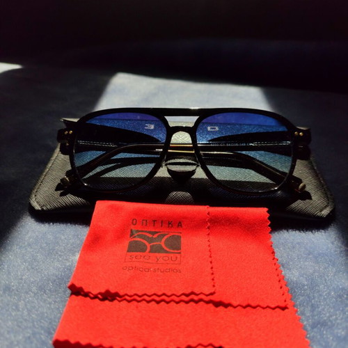 Enzo Glasses New With Extra Black Pair