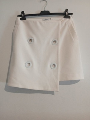 Toi&Moi skirt shorts new, size medium, white