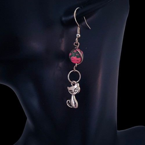 Handmade cat earrings new with colorful beads