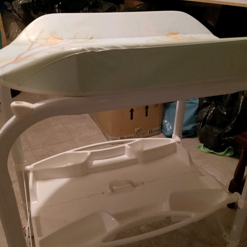 Baby changing seat like new