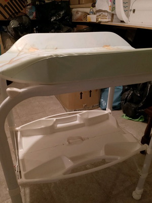 Baby changing seat like new