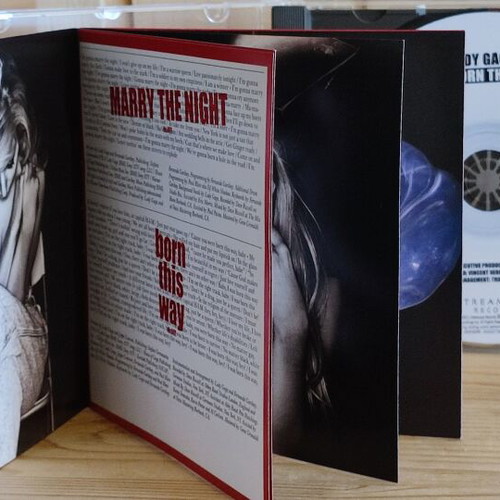Lady Gaga Born This Way CD like new, pop