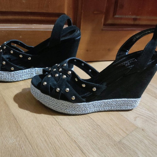 Platform shoes used with studs and double ankle strap