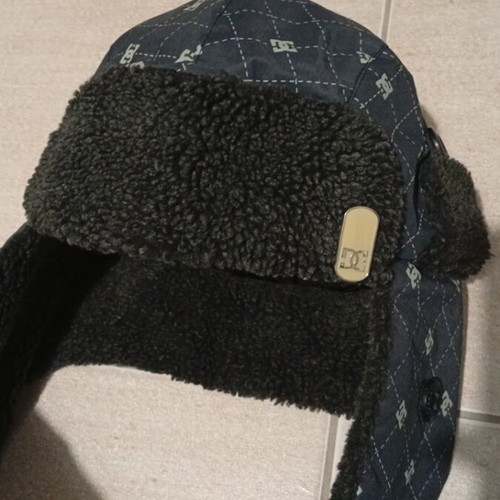 Winter hat like new with fur lining and waterproof