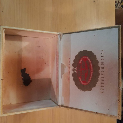 Hoyo de Monterrey vintage wooden cigar box used