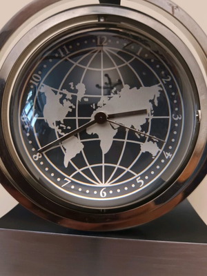 Decorative desk clock globe like new