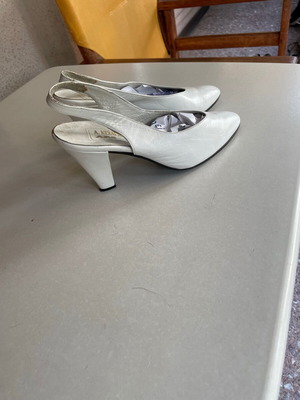 Leather bridal shoes size 38 like new, white pumps