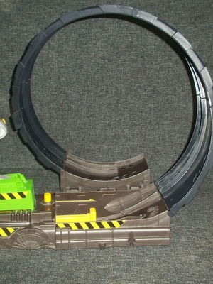 Hotwheels Monster Trucks Epic Stunt Race Track like new