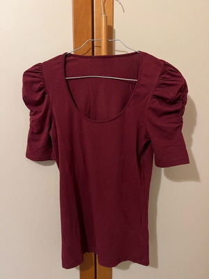 Zara burgundy top blouse size small like new