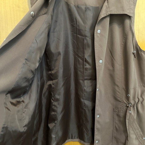 Brown Sleeveless Vest like new, practical with pockets