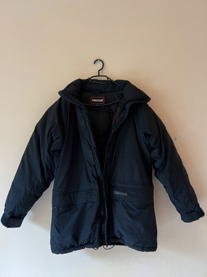 Marmot men's jacket like new with goose down filling and multiple pockets