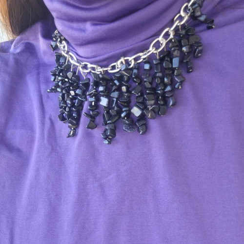 Necklace with goldstone chips handmade, short with aluminum chain